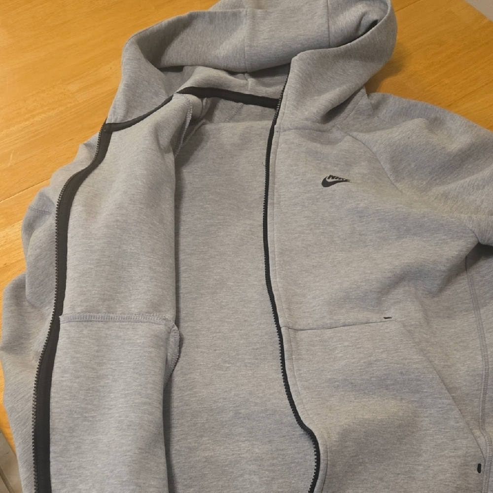 Nike Light Gray Full-Zip Hoodie - Picture 6 of 9